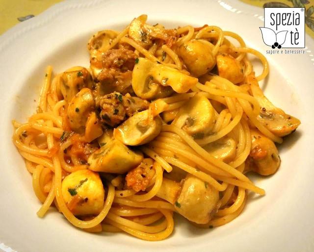Spaghetti al pomodoro con champignon