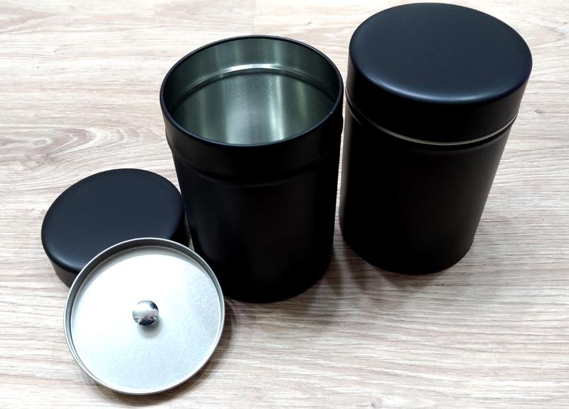 Barattolo metallo cilindrico nero con doppio tappo salva aroma 85/128