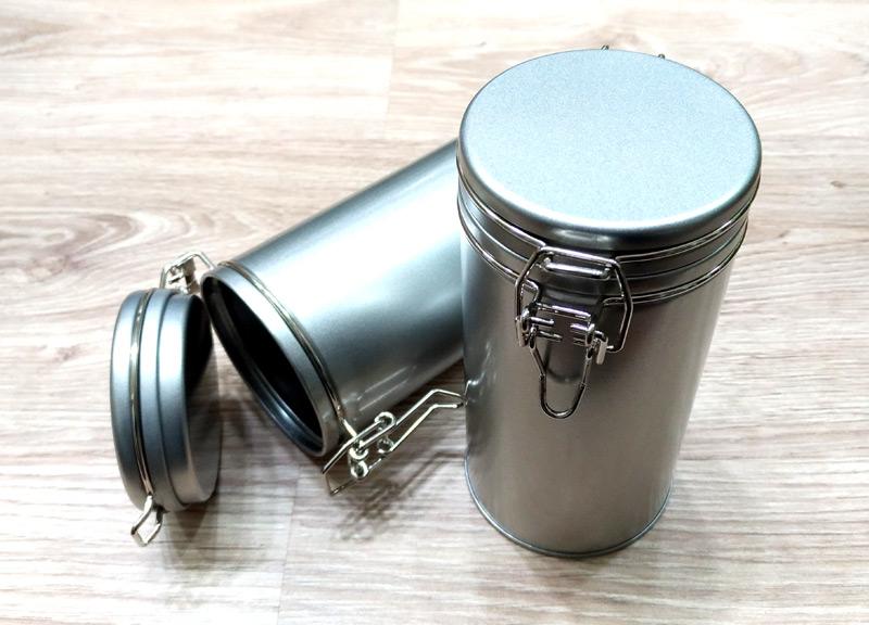 Barattolo metallo cilindrico argento con tappo a scatto 76/149